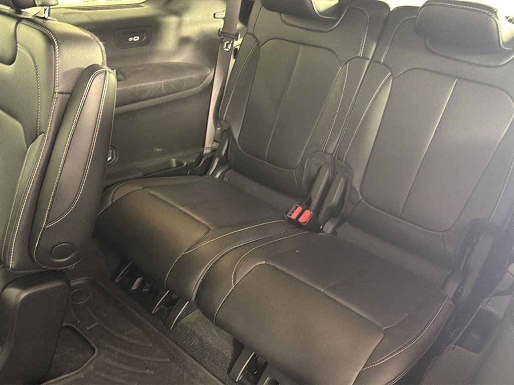 Used 2023 Velvet Red Pearlcoat Jeep Limited image 12