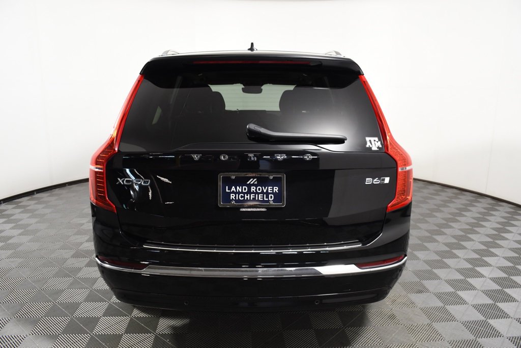 Used 2023 Onyx Black Metallic Volvo B6 Plus 7-Seater image 5
