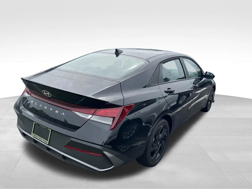 Used 2026 Black Hyundai SEL Sport image 2