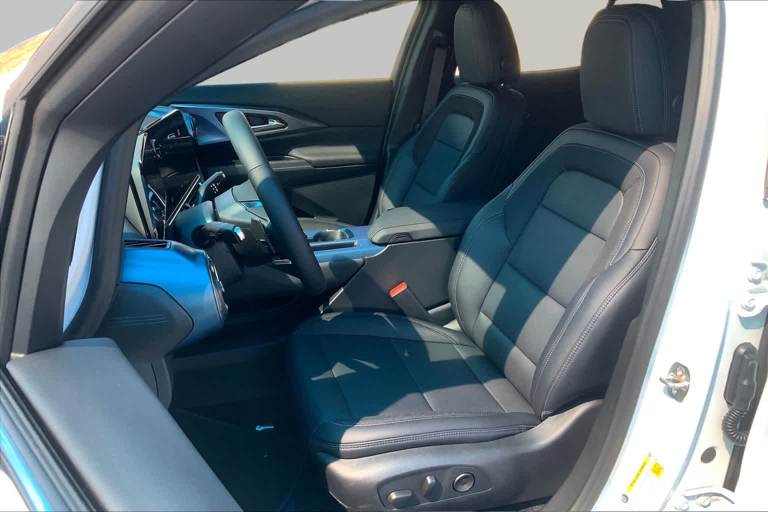 2026 Chevrolet Equinox EV 2LT - Photo 9