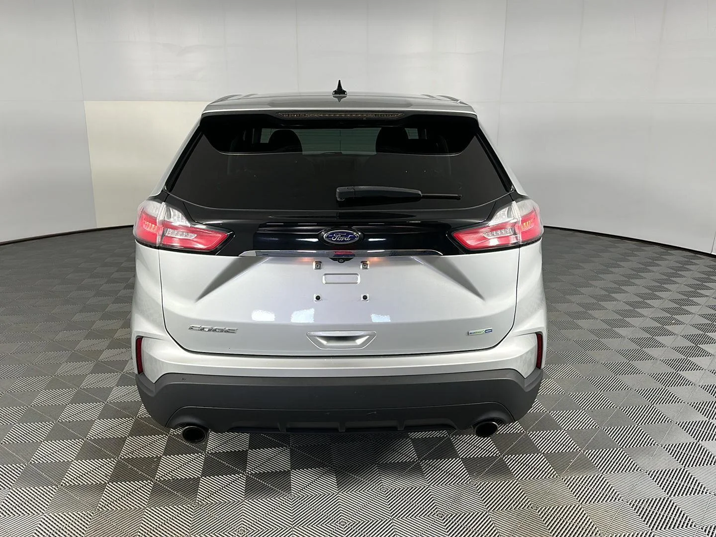 Used 2019 Ingot Silver Ford SE image 9