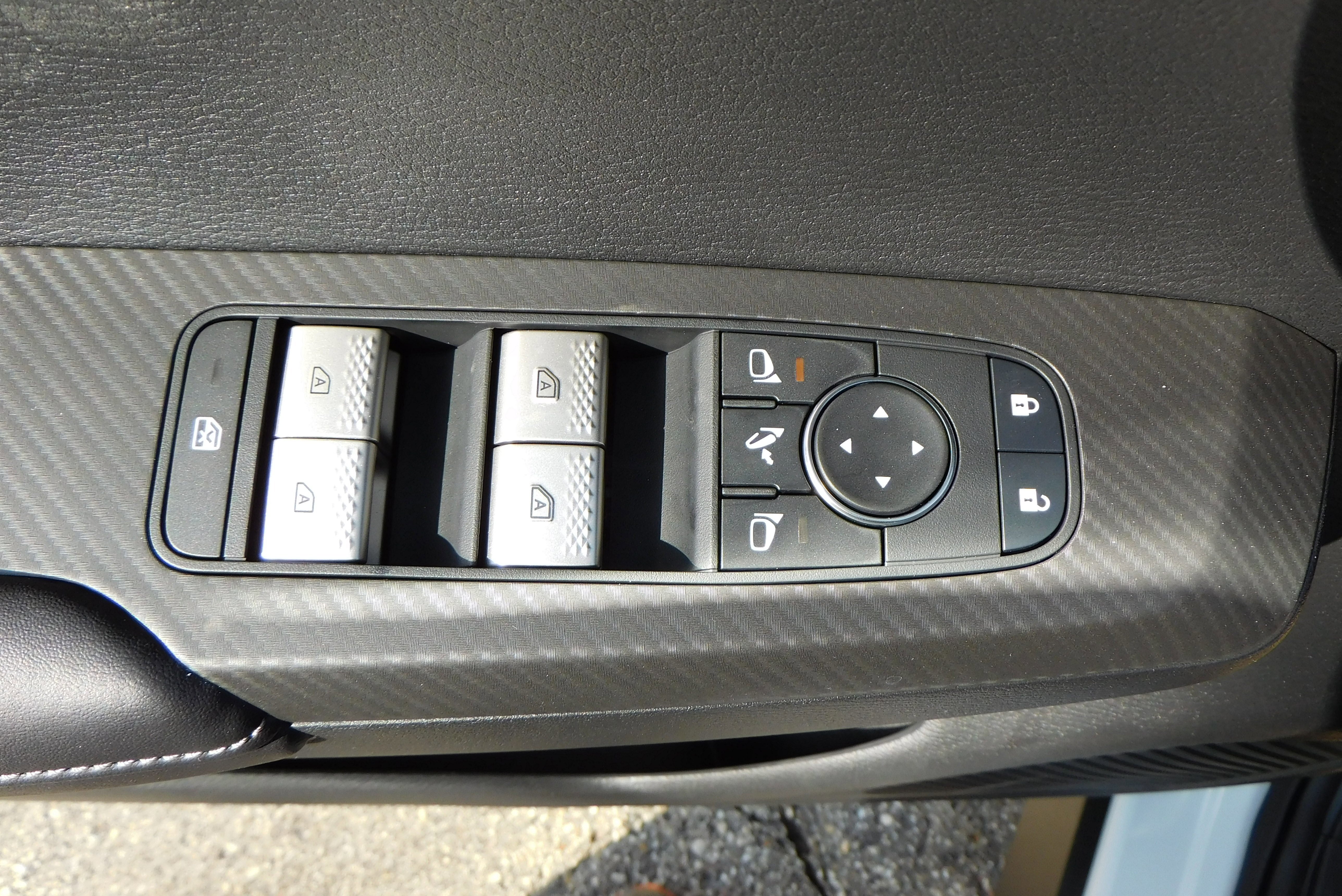 Used 2025 WHITE DIMD Mitsubishi SEL Platinum Edition image 16