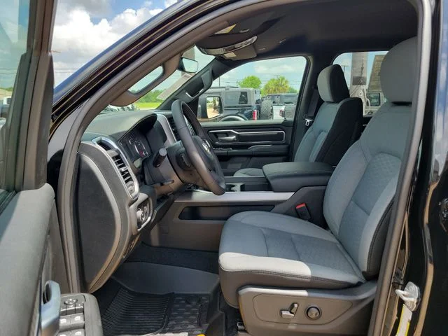 New 2026 Diamond Black Crystal Pearl-Coat Exterior Paint RAM Big Horn/Lone Star image 11