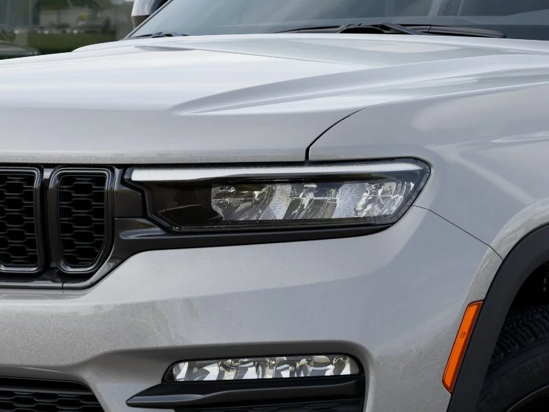 New 2025 Silver Zynith Exterior Paint Jeep Limited image 37
