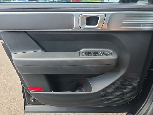 Used 2024 Black Hyundai SE image 17