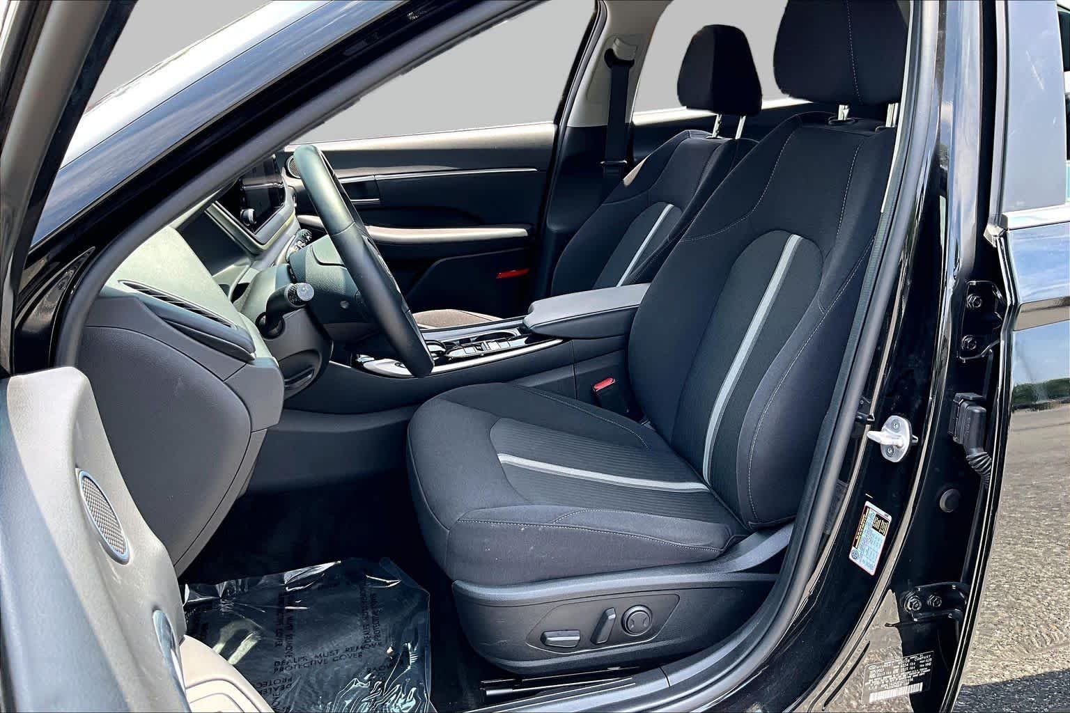 Used 2023 Onyx Black Hyundai SEL image 8