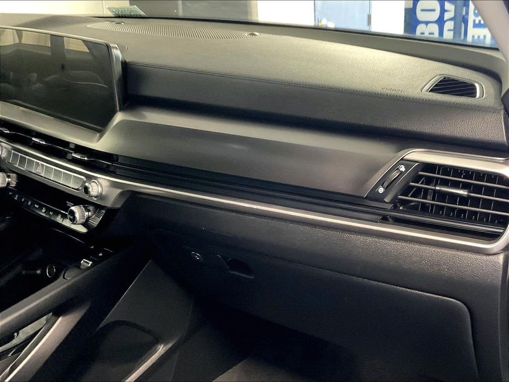 Used 2024 Everlasting Silver Kia S image 13