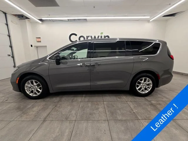 Used 2025 Ceramic Gray Clearcoat Chrysler Select image 2