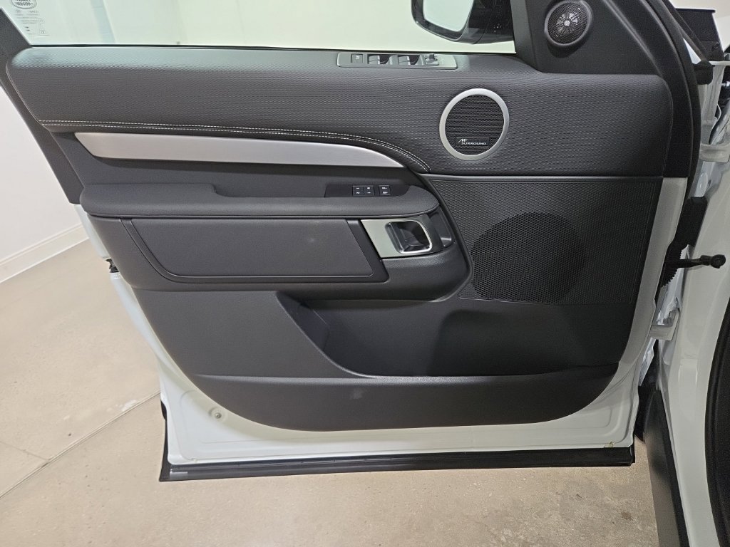 New 2026 Fuji White Land Rover Dynamic SE image 19
