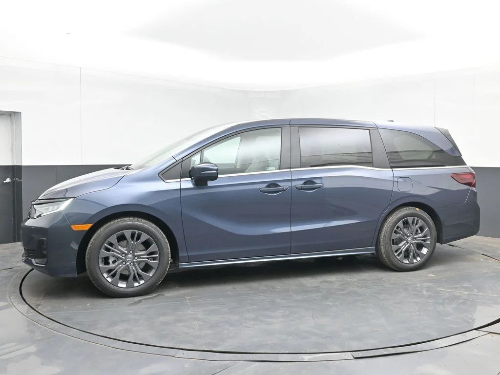 New 2026 Smoke Blue Pearl Honda Touring image 7