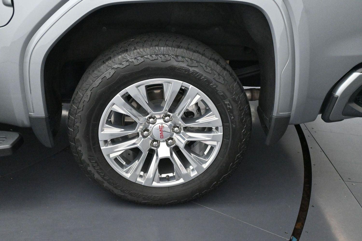 Used 2024 Sterling Metallic GMC Denali image 39