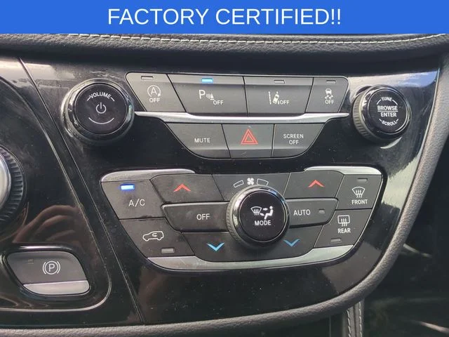 Used 2025 White Chrysler Limited image 19