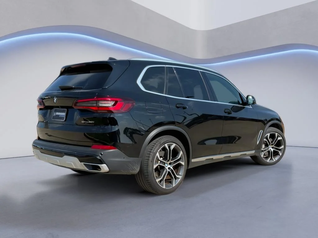 Used 2022 Jet Black BMW sDrive40i image 6