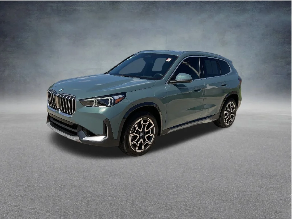 Used 2025 Green BMW xDrive28i image 3