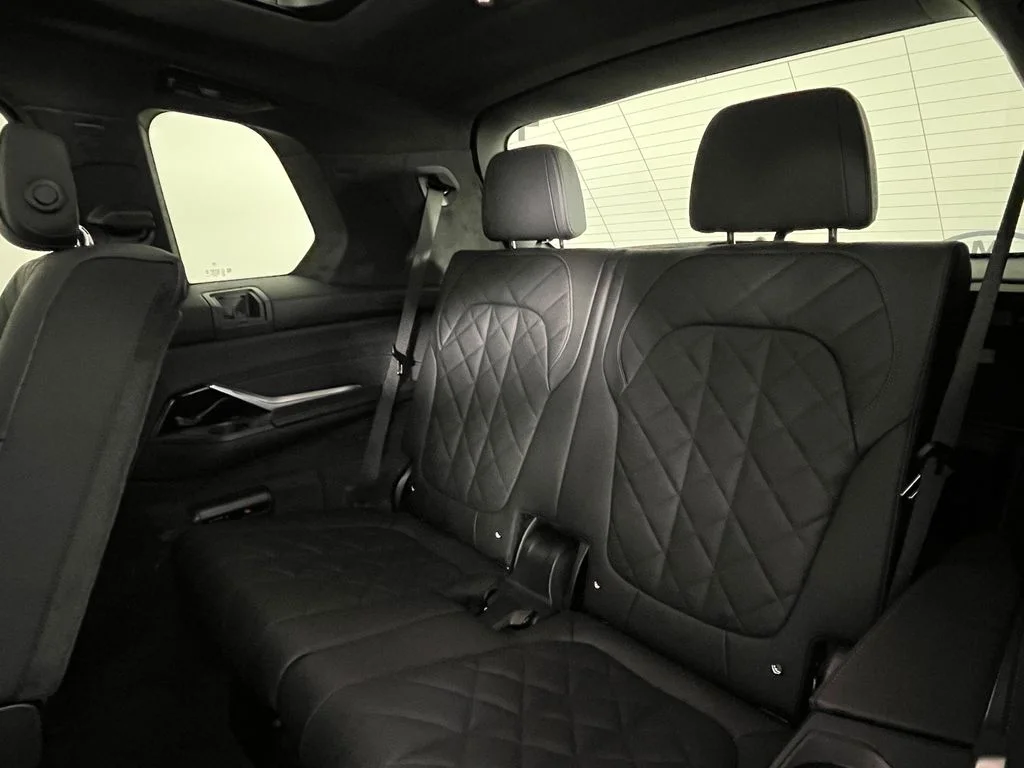 Used 2027 White Metallic BMW xDrive40i image 23