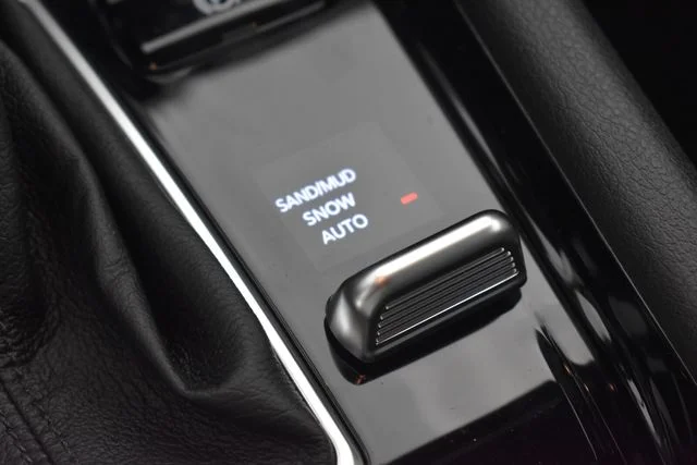 New 2026 Red Hot Pearlcoat Jeep Latitude image 28