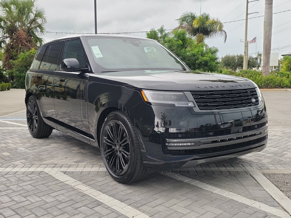 New 2027 Santorini Black Land Rover SE image 7