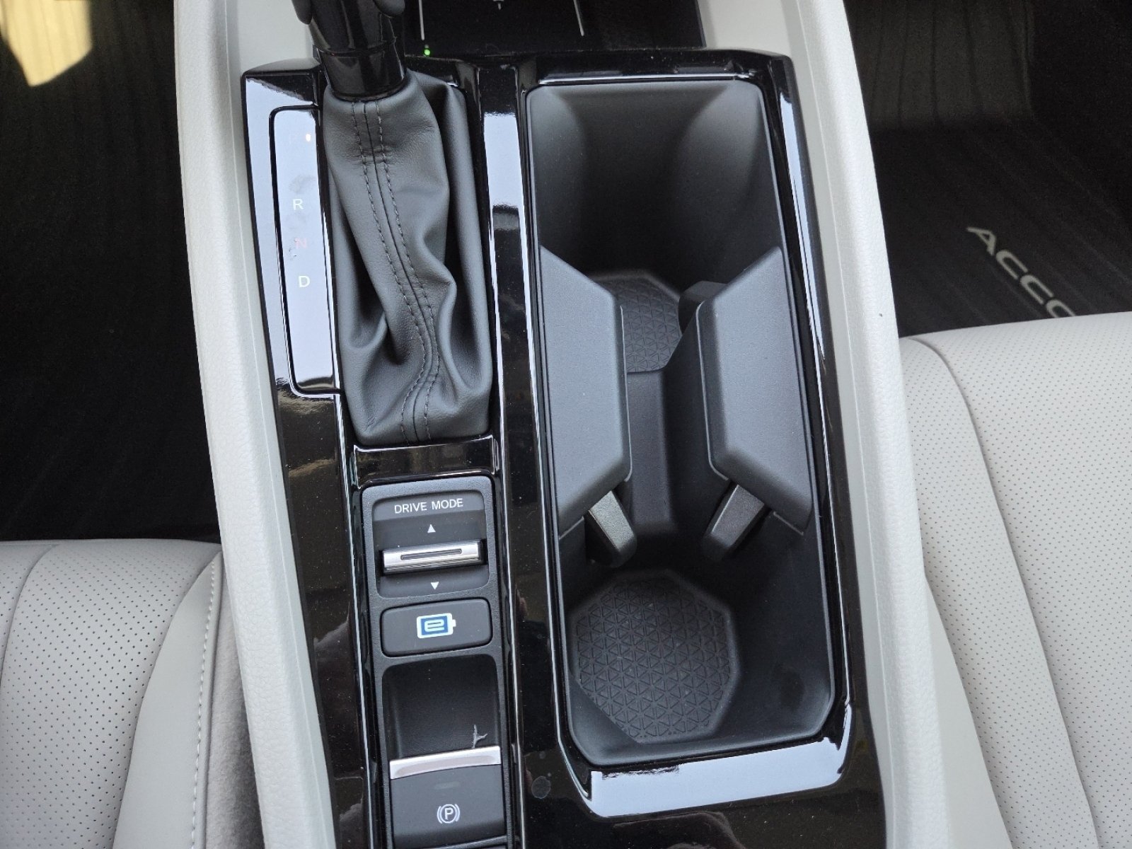 New 2026 Platinum White Pearl Honda EX-L image 31