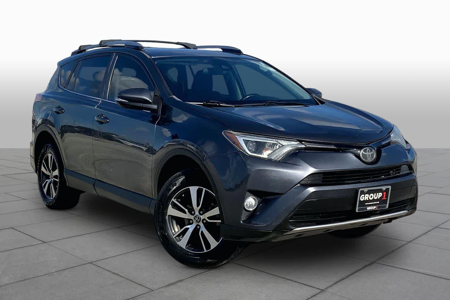 Used 2017 Magnetic Gray Metallic Toyota XLE image 3