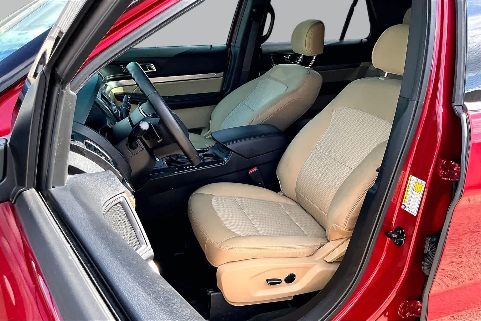 Used 2016 Ruby Red Metallic Tinted Clearcoat Ford Base image 8