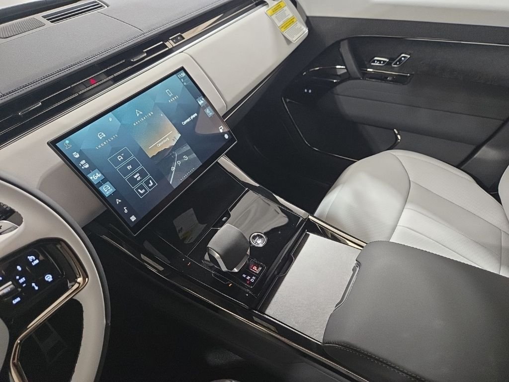 New 2026 Carpathian Grey Land Rover Dynamic SE image 12