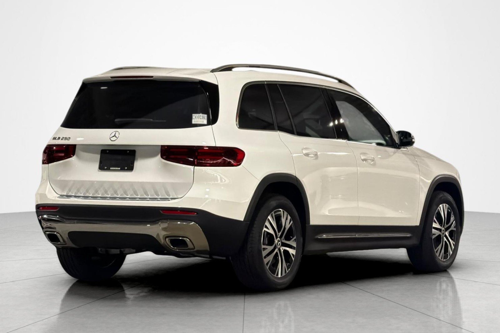 New 2026 Polar White Mercedes-Benz GLB 250 SUV image 5