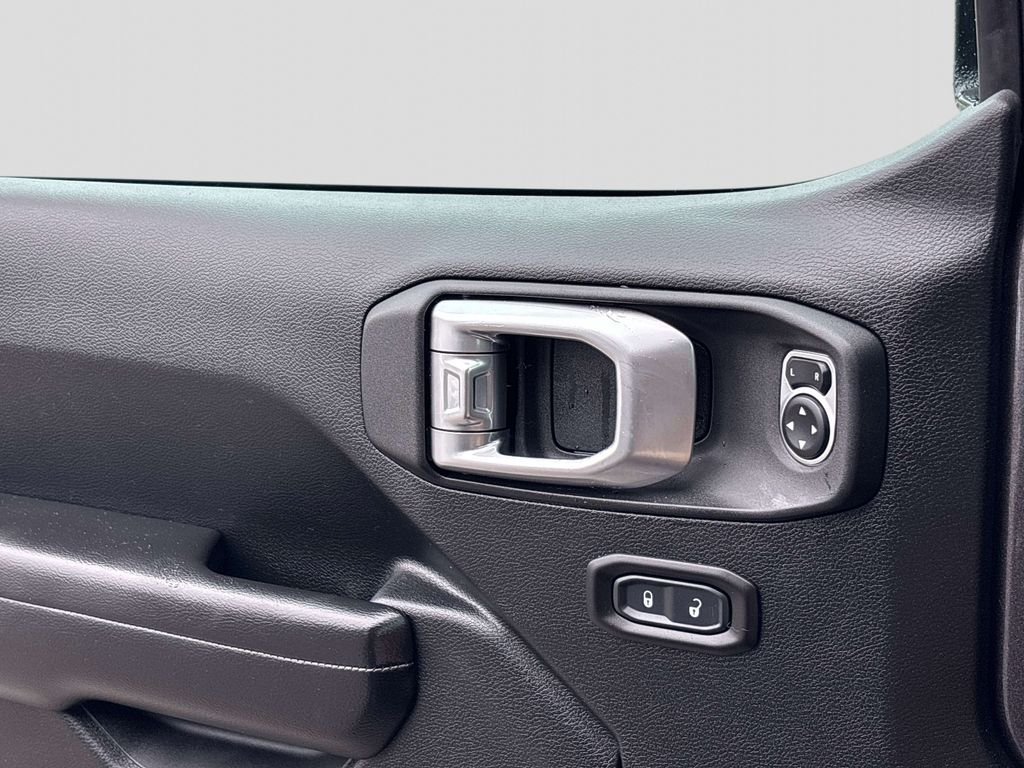 Used 2020 Gray Jeep Sport S image 15