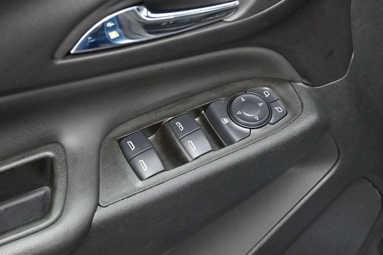Used 2024 Lakeshore Blue Metallic Chevrolet LT image 11