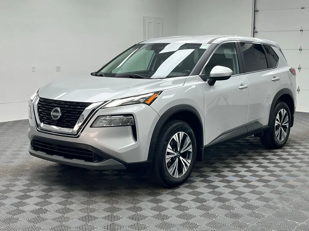 Used 2023 Silver Nissan SV image 2
