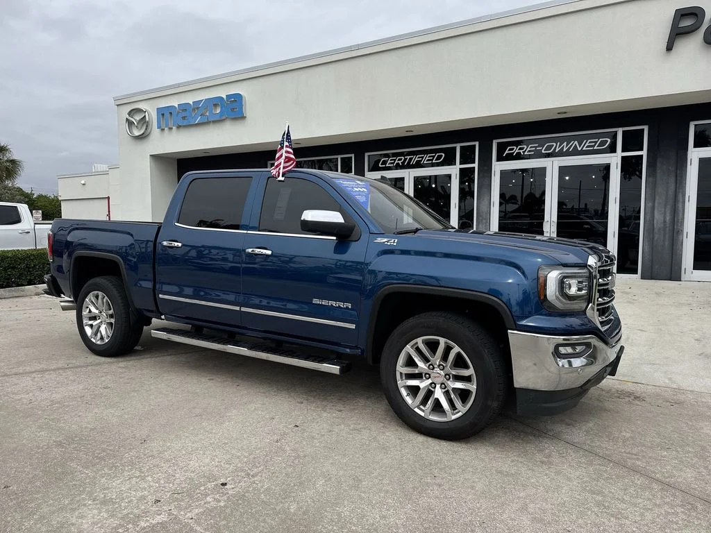 Used 2018 Blue Metallic GMC SLT image 6