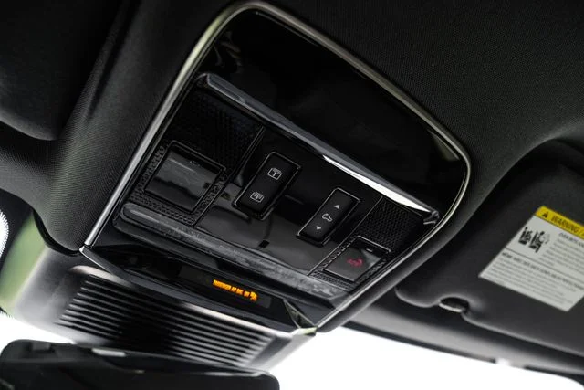 New 2026  Land Rover SE image 32