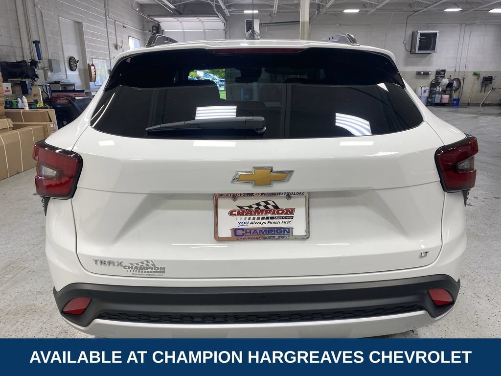 Used 2024 Summit White Chevrolet LT image 40