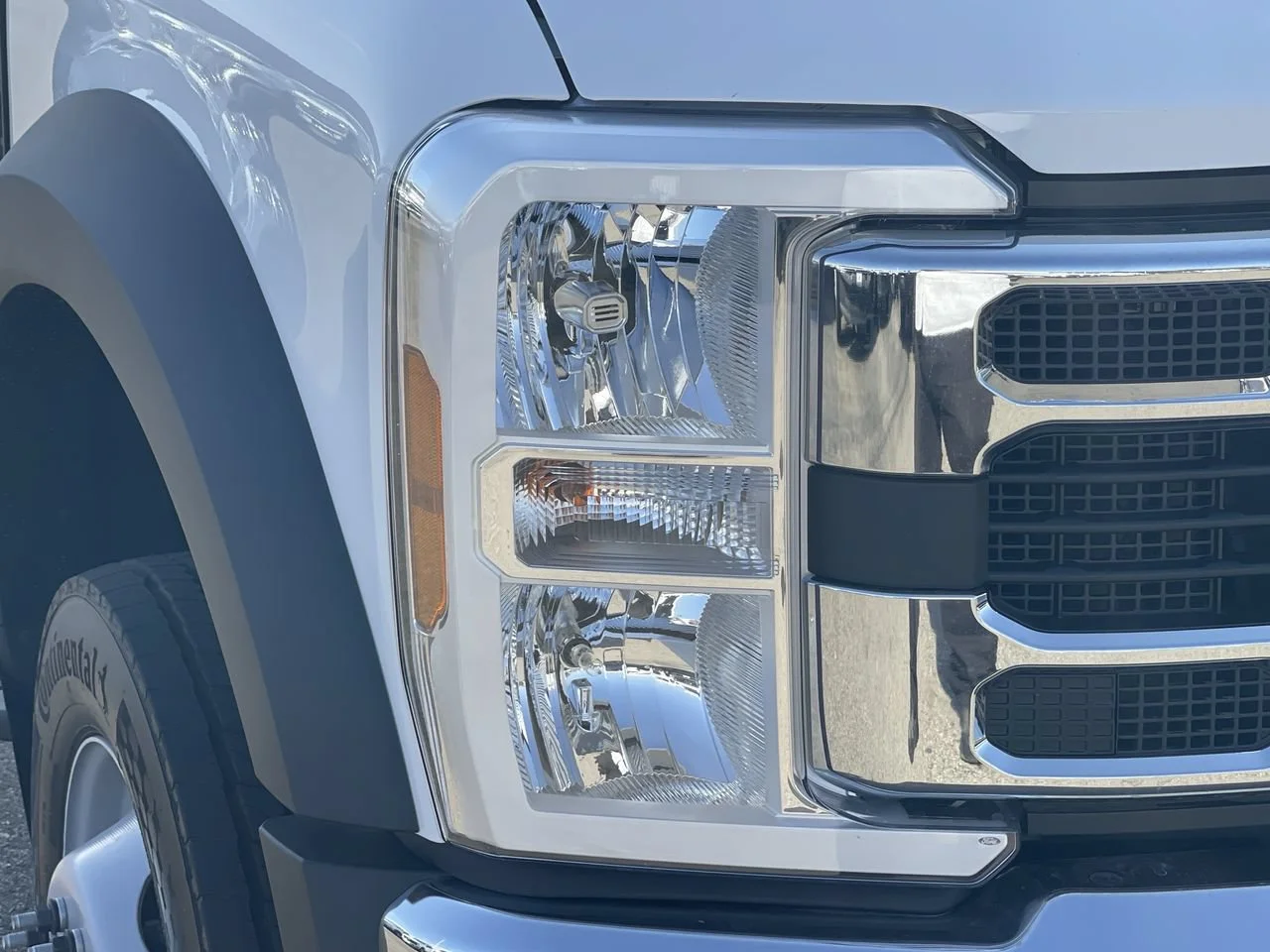 New 2026 Oxford White Ford XL image 7