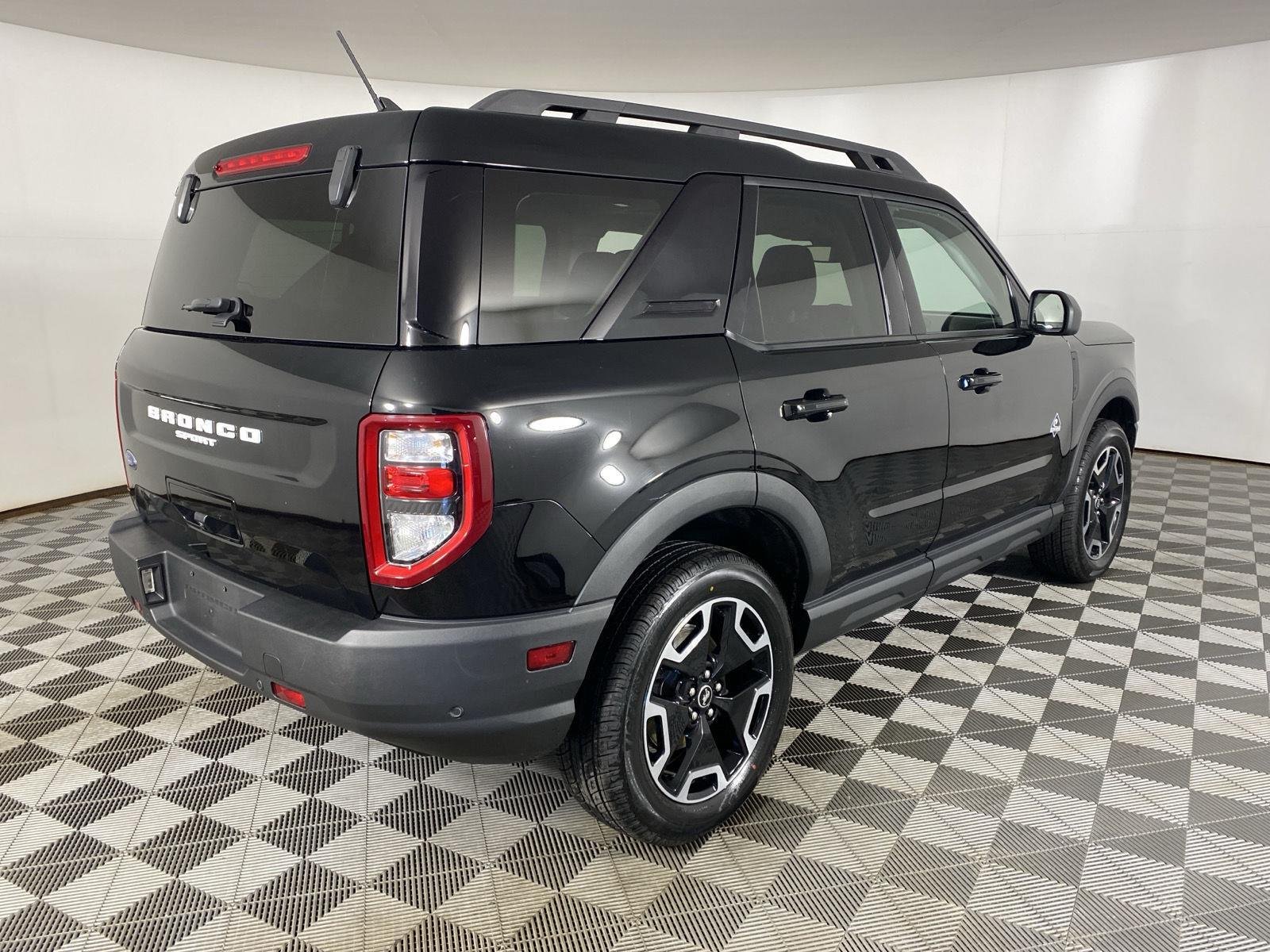 Used 2023 Shadow Black Ford Outer Banks image 17
