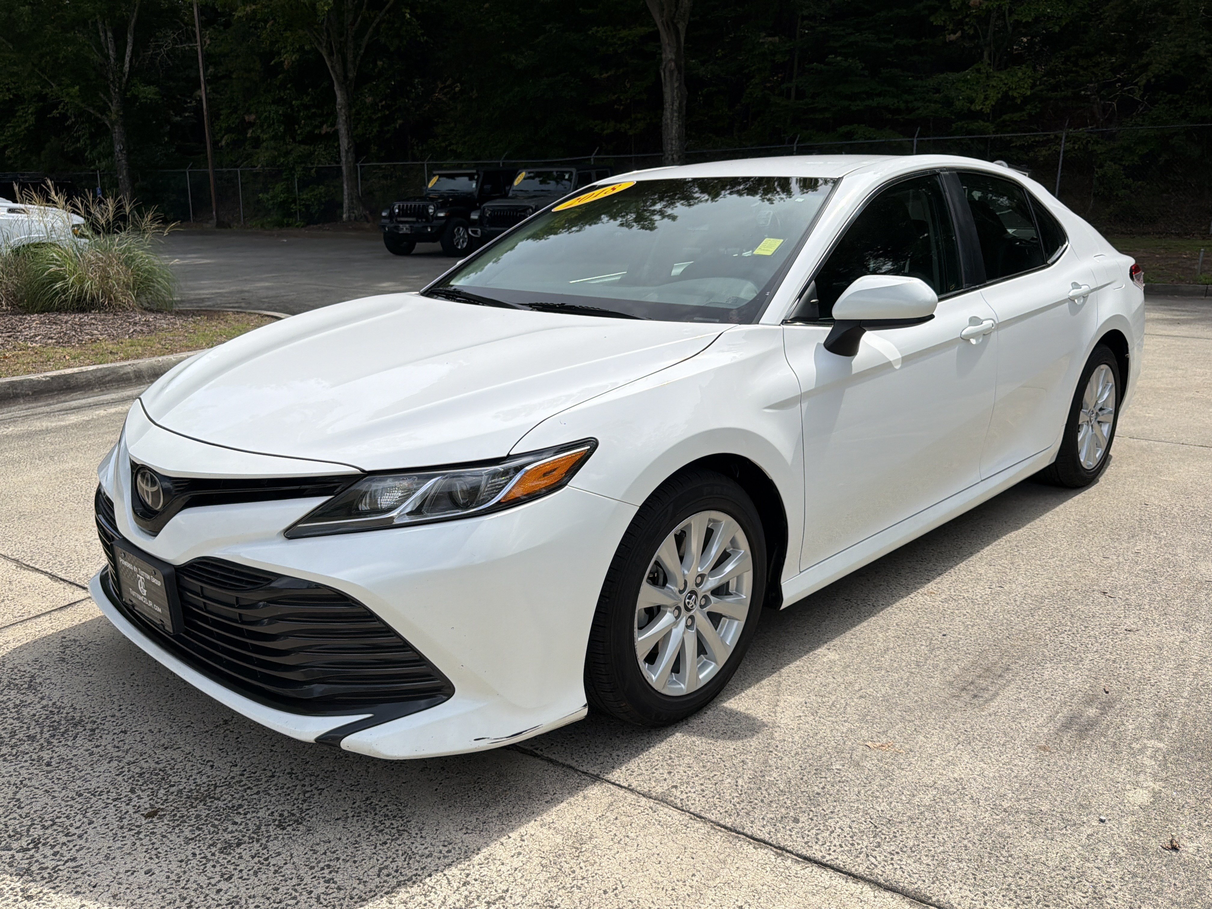 Used 2018 Super White Toyota LE image 3
