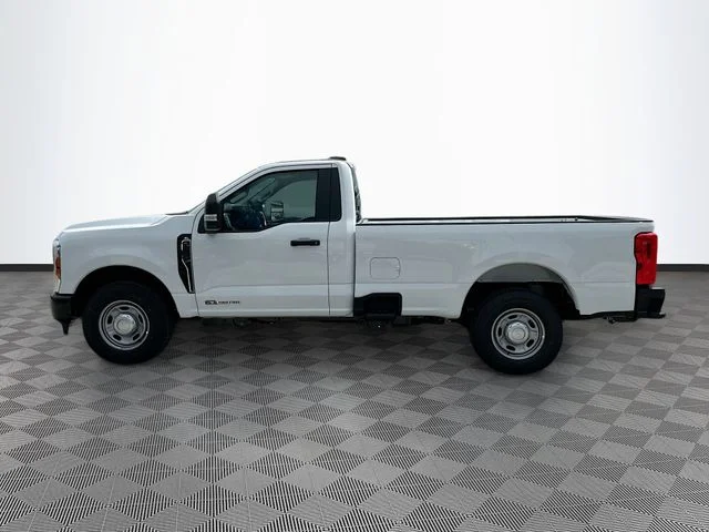 New 2026 Oxford White Ford XL image 3
