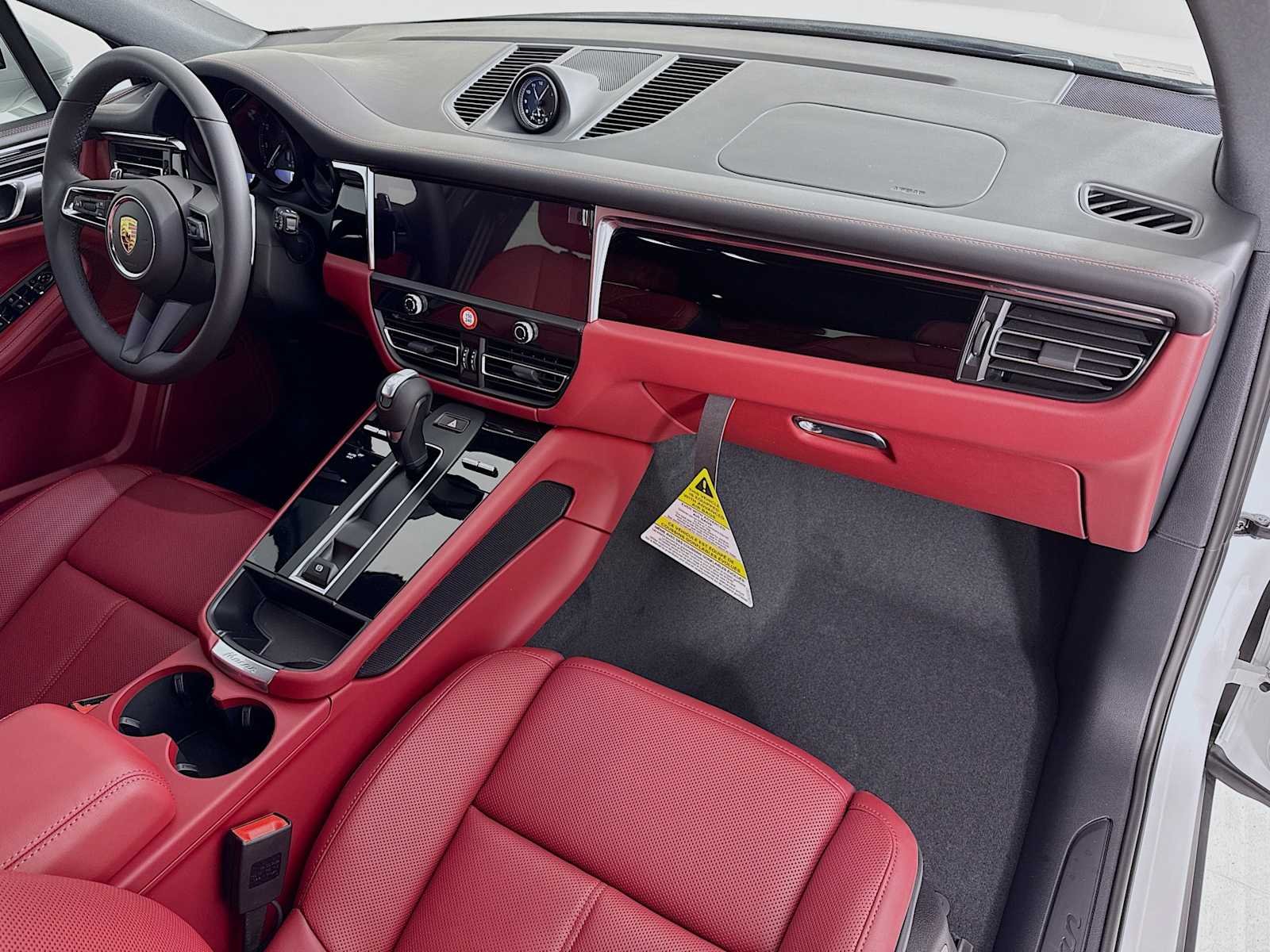 2026 Porsche Macan T - Photo 31