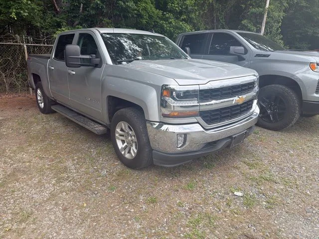Used 2018 Silver Chevrolet LT image 4