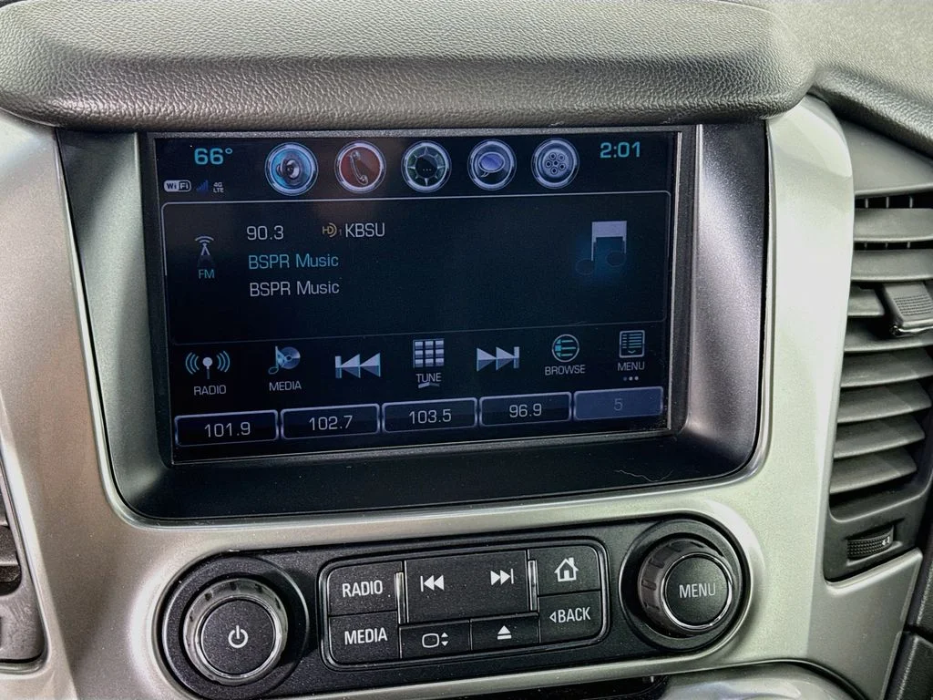 Used 2018 Silver Ice Metallic Chevrolet Premier image 16