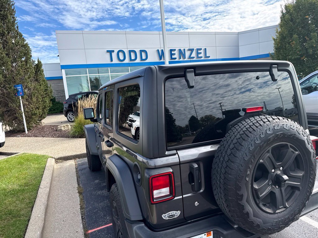 Used 2018 Gray Jeep Sport S 4x4 image 7
