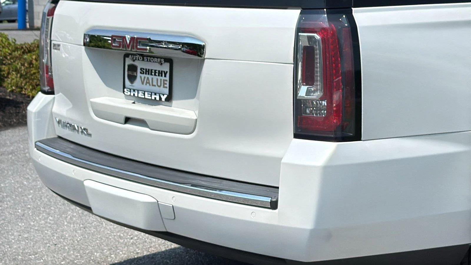 Used 2019 White Frost Tricoat GMC Denali image 27