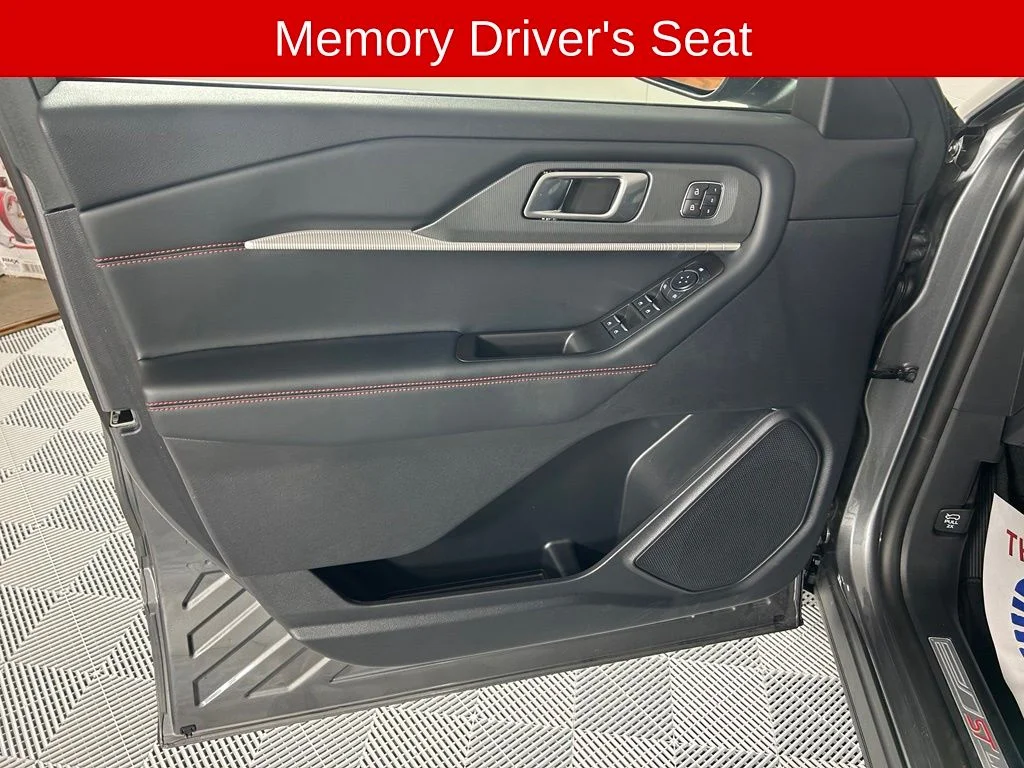 New 2026 Carbonized Gray Metallic Ford ST-Line image 10