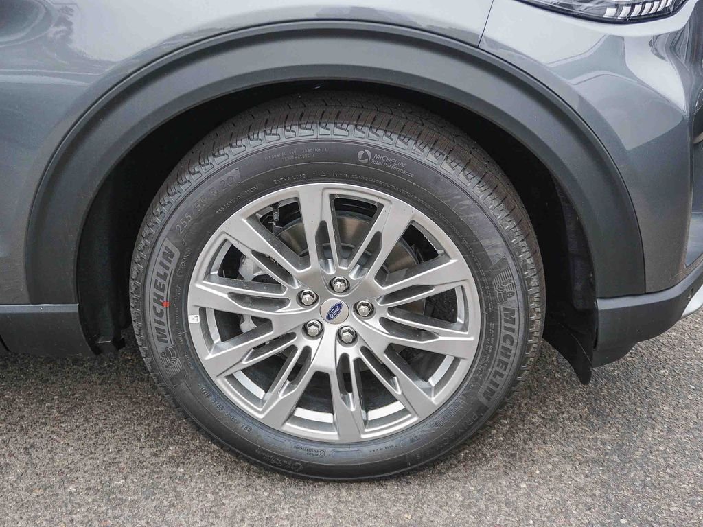 New 2026 Carbonized Gray Metallic Ford Platinum image 9