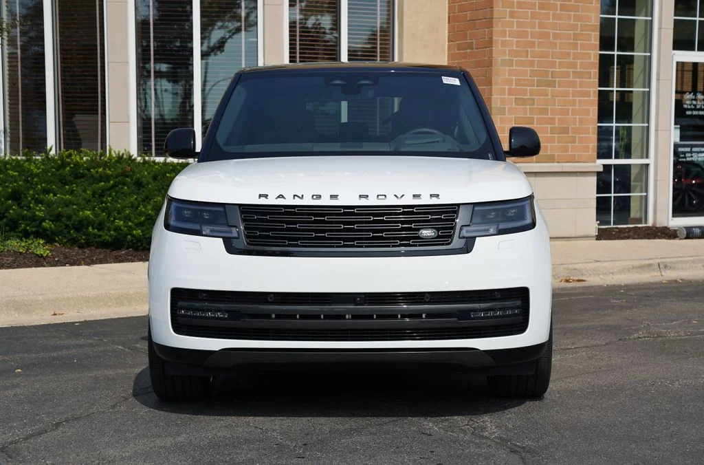 New 2026 Fuji White Land Rover SE image 4