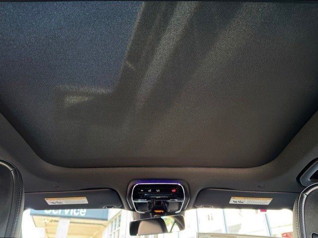 2025 Mercedes-Benz C-Class Sedan C 300 - Photo 8