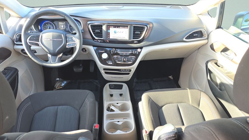 Used 2023 Black Chrysler LX image 11