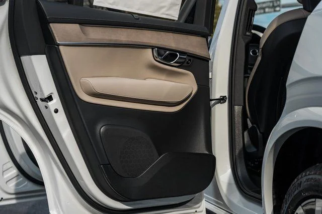 New 2026 Crystal White Volvo B6 Ultra image 35