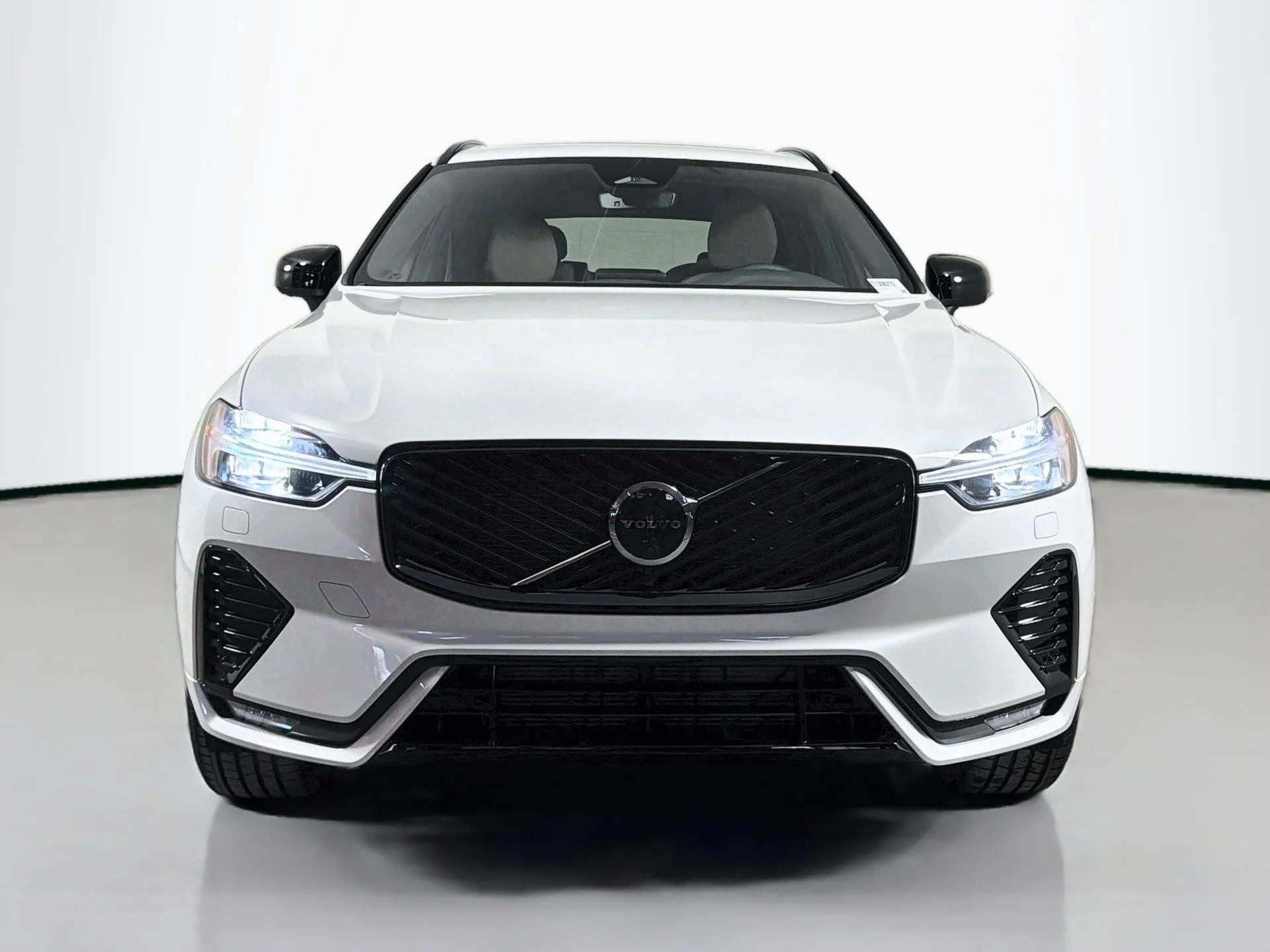New 2026 Crystal White Volvo Plus image 2