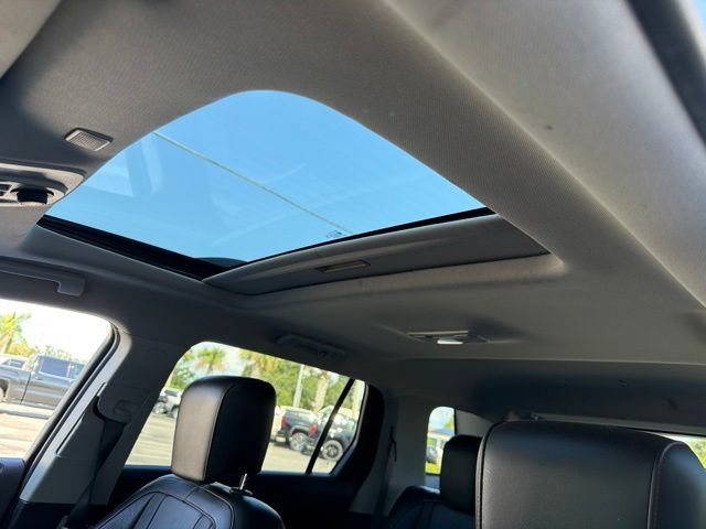 Used 2017 GRAPHITE GRAY METALLIC GMC SLT image 28