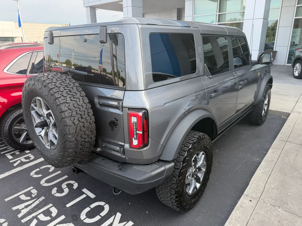 Used 2025 Gray Ford Badlands image 10